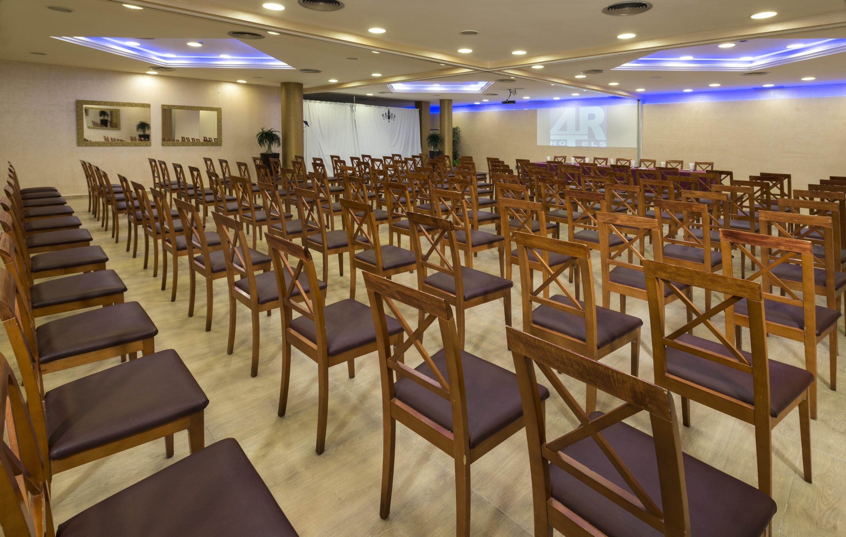 4อาร์ กรัน เรจีนา Hotel ซาลอว์ ภายนอก รูปภาพ
