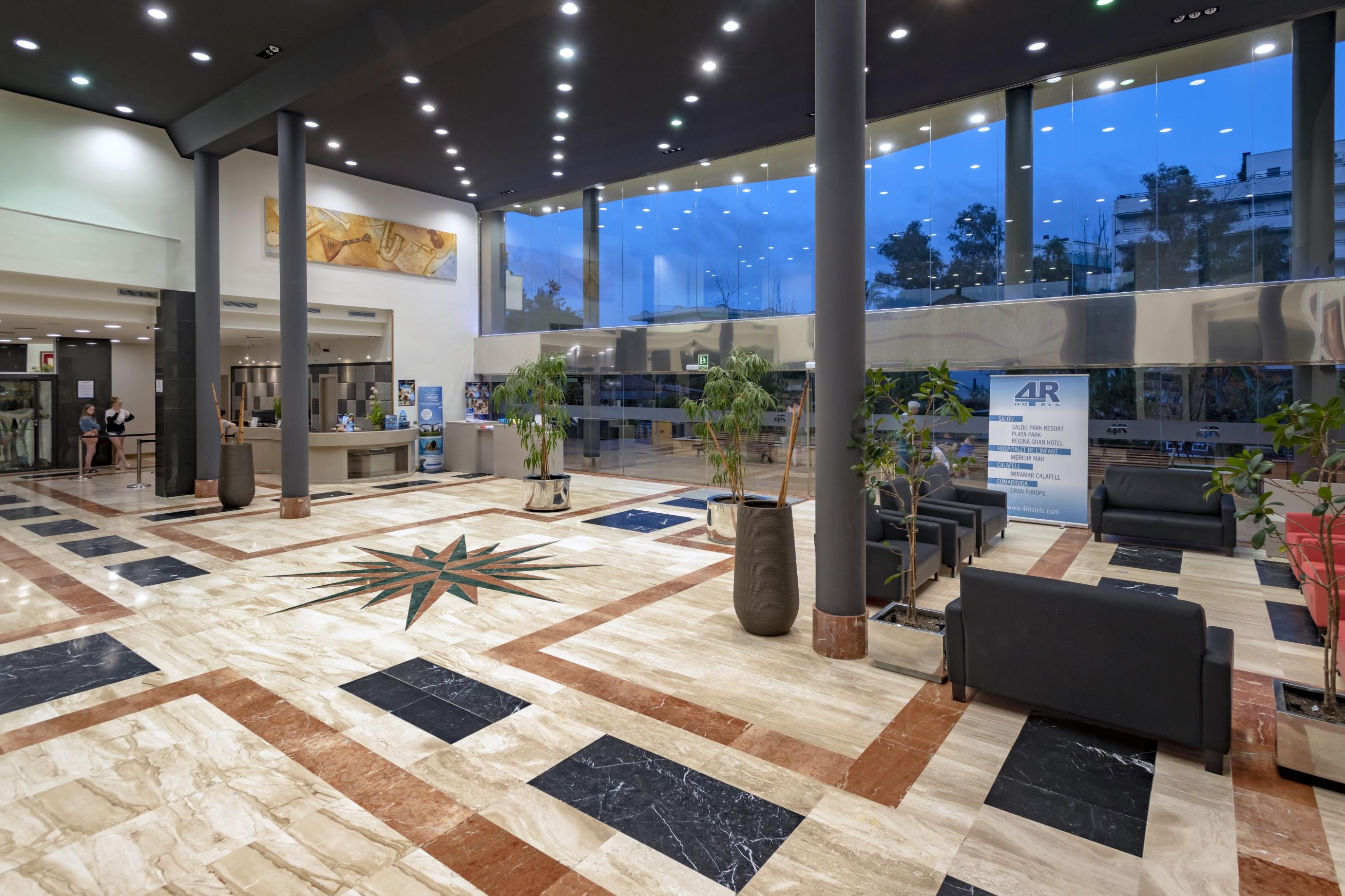 4อาร์ กรัน เรจีนา Hotel ซาลอว์ ภายนอก รูปภาพ