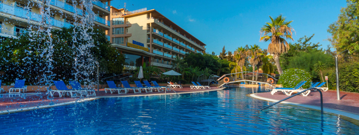 4อาร์ กรัน เรจีนา Hotel ซาลอว์ ภายนอก รูปภาพ